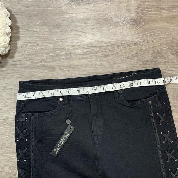 BlankNYC women’s black mini skirt - Picture 5 of 8